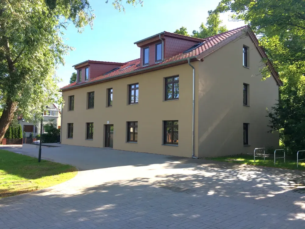 Wohnen im Grünen - Schöne 2-Zimmer-DG-Wohnung mit EBK