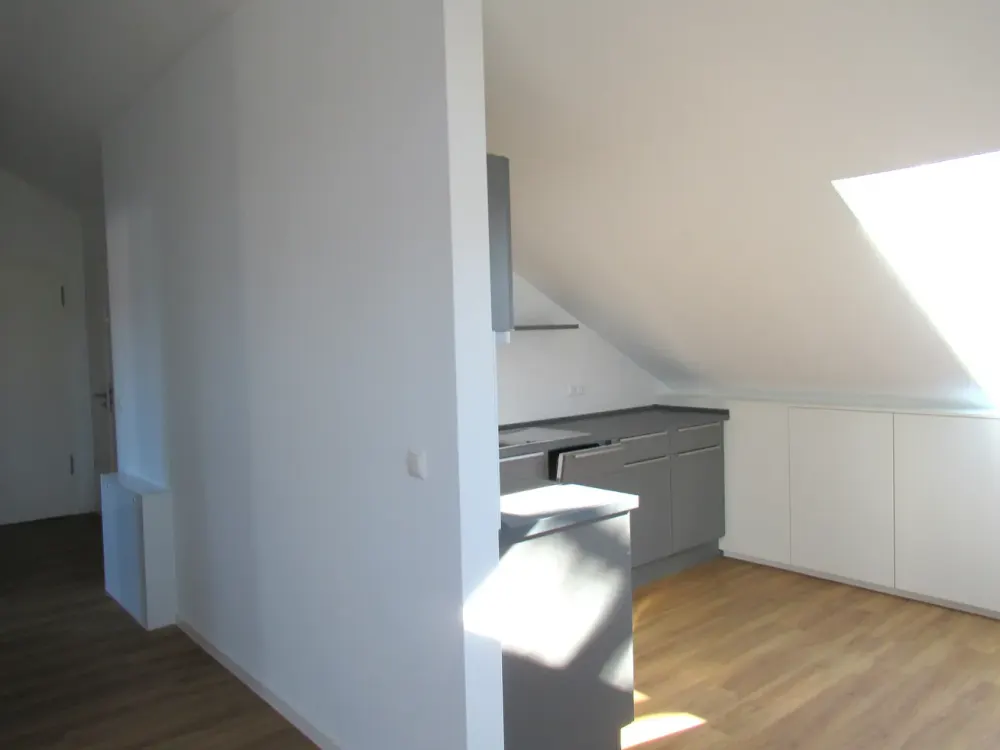 Wohnen im Grünen - Schöne 2-Zimmer-DG-Wohnung mit EBK