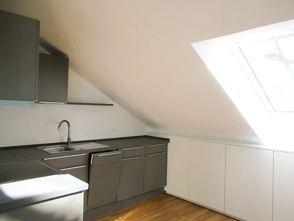 Wohnen im Grünen - Schöne 2-Zimmer-DG-Wohnung mit EBK