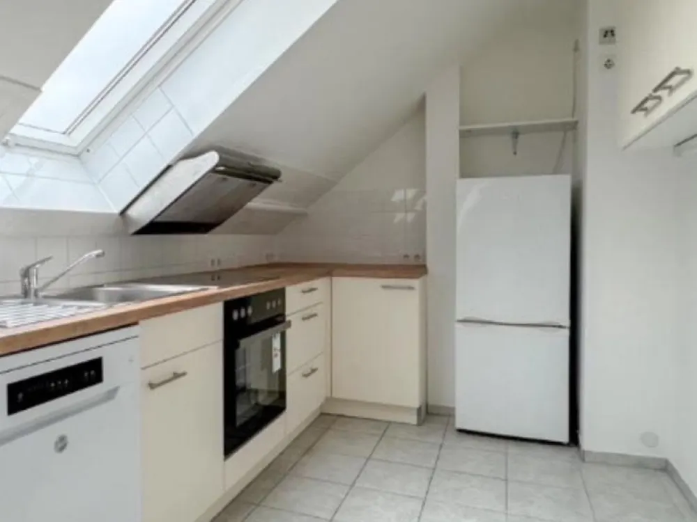 Helle 3 Zimmer DG Wohnung 70qm WFL. plus 20qm NFL.