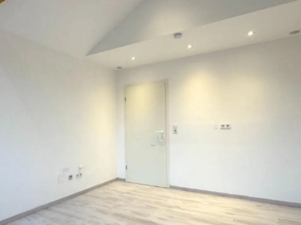 Helle 3 Zimmer DG Wohnung 70qm WFL. plus 20qm NFL.