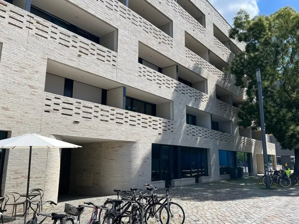 Mitte/Kreuzberg Neubau mit zwei Balkonen