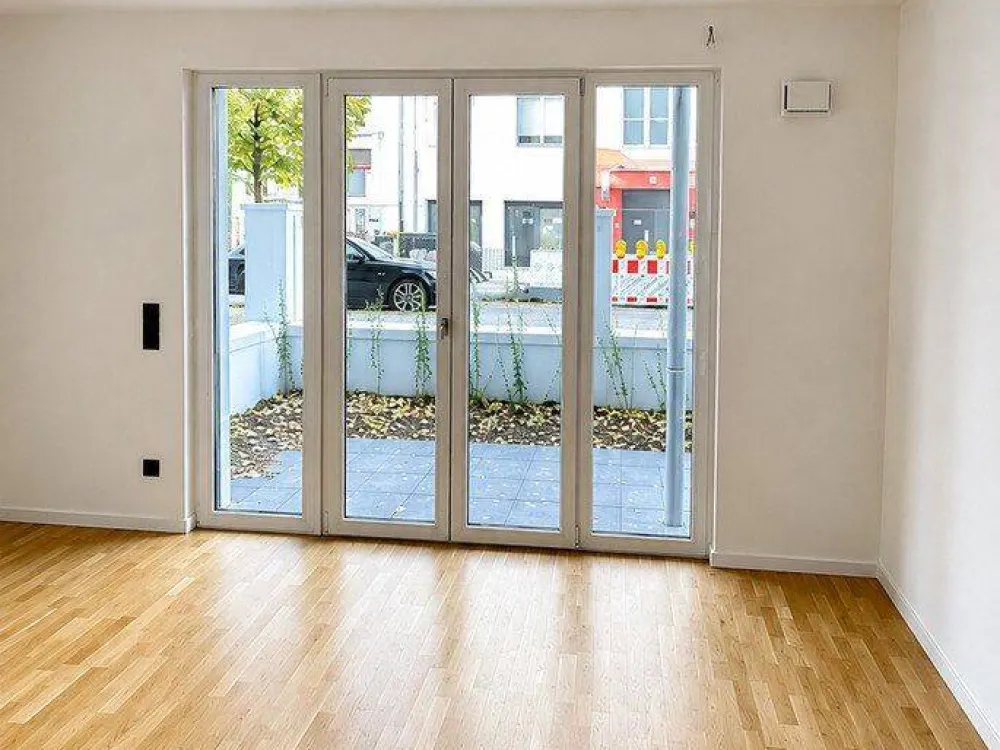 2-Room Apartment in Berlin - Quiet, Small Garden