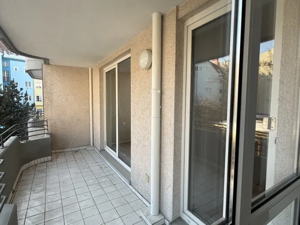 Wilhelmstadt - Bezugsfrei - Wunderschöne 2 Zimmer, Sonnen BLK, FBH, Lift, G-WC im 1. Obergeschoss!