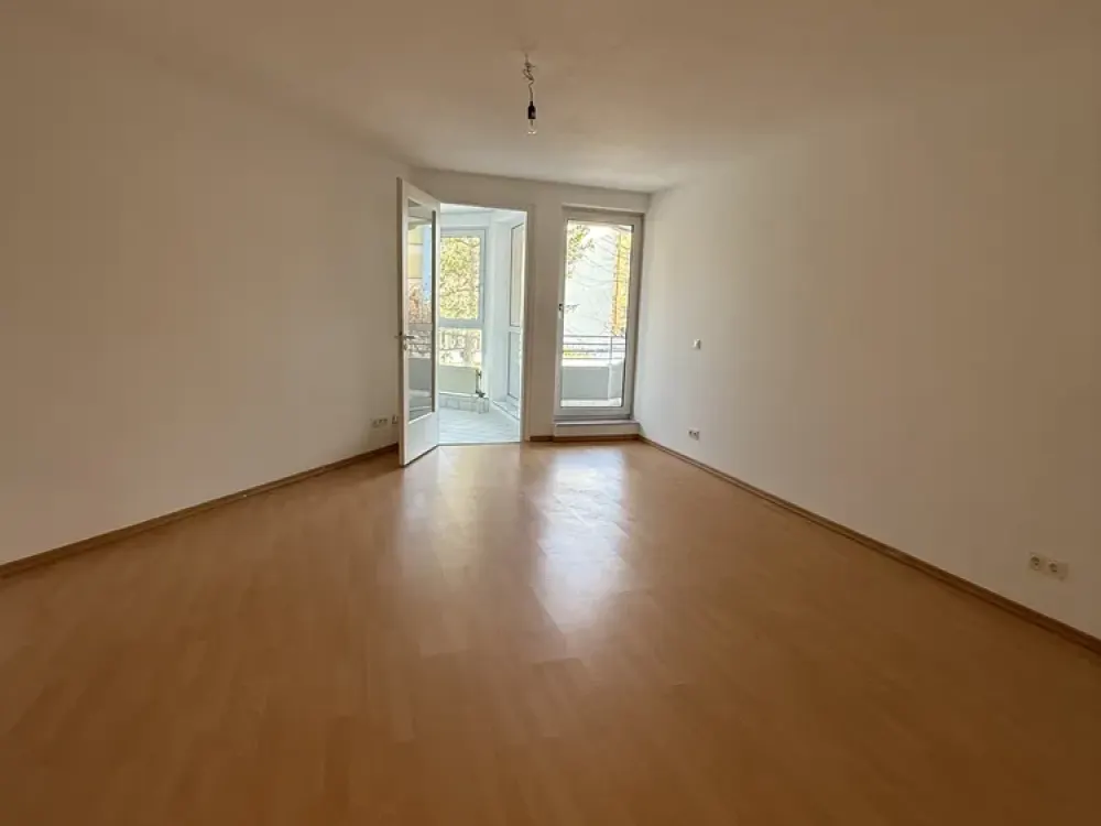 Wilhelmstadt - Bezugsfrei - Wunderschöne 2 Zimmer, Sonnen BLK, FBH, Lift, G-WC im 1. Obergeschoss!