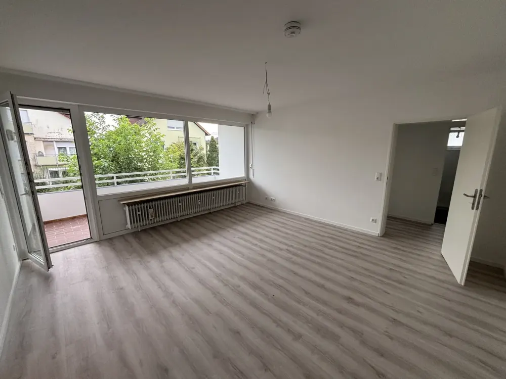 myHome-Immobilien / Moderne NEU sanierte 2 Zi-TRAUM Wohnung + Balkon / S-Bahn Nähe im schönen Bieber
