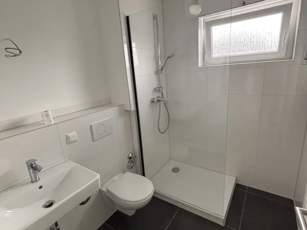 myHome-Immobilien / Moderne NEU sanierte 2 Zi-TRAUM Wohnung + Balkon / S-Bahn Nähe im schönen Bieber