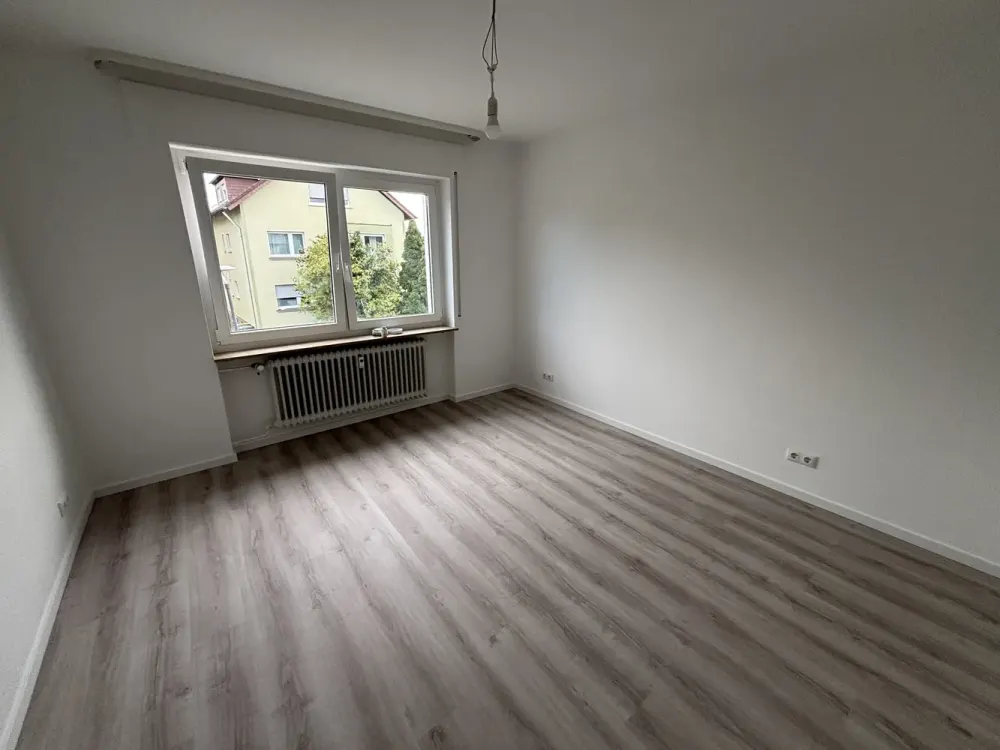 myHome-Immobilien / Moderne NEU sanierte 2 Zi-TRAUM Wohnung + Balkon / S-Bahn Nähe im schönen Bieber