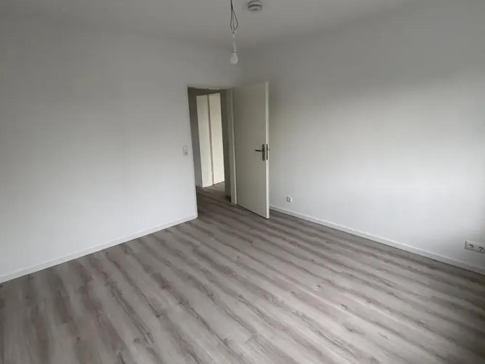 myHome-Immobilien / Moderne NEU sanierte 2 Zi-TRAUM Wohnung + Balkon / S-Bahn Nähe im schönen Bieber