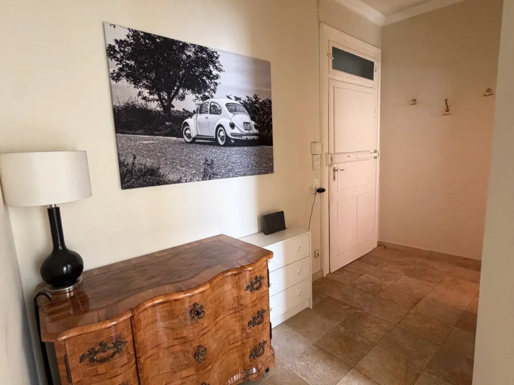 Charmante 2-Zimmer-Altbau-Wohnung teilmöbliert mit Aufzug in Laim