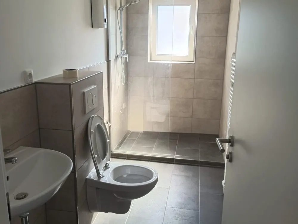 Kernsanierte 3 Zimmer- Wohnung