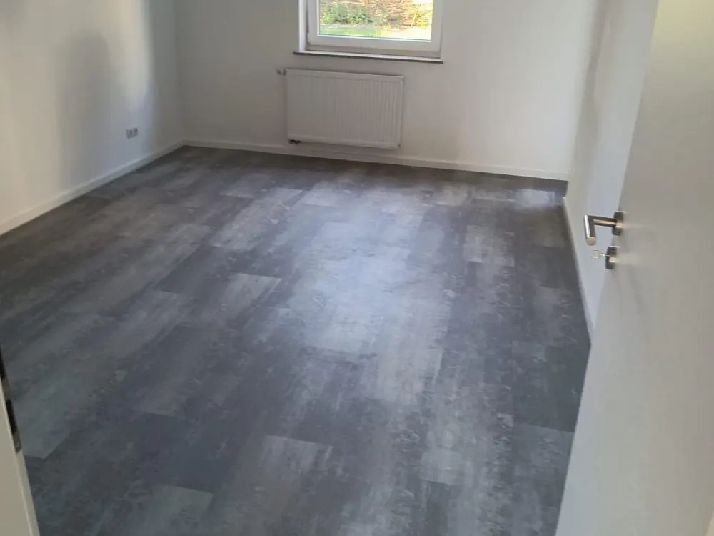 Kernsanierte 3 Zimmer- Wohnung