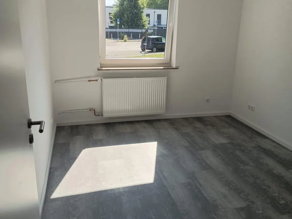Kernsanierte 3 Zimmer- Wohnung