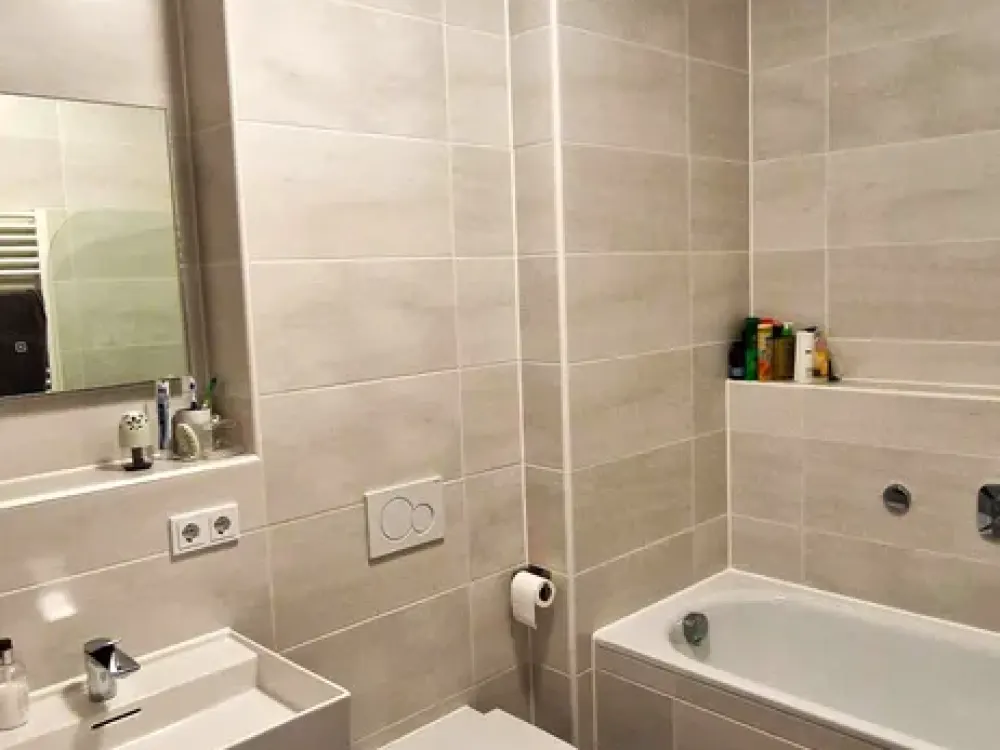 Modern 3-Room Apartment (80 m²) with Balcony, Conservatory & 2 Bathrooms in München-Lochhausen