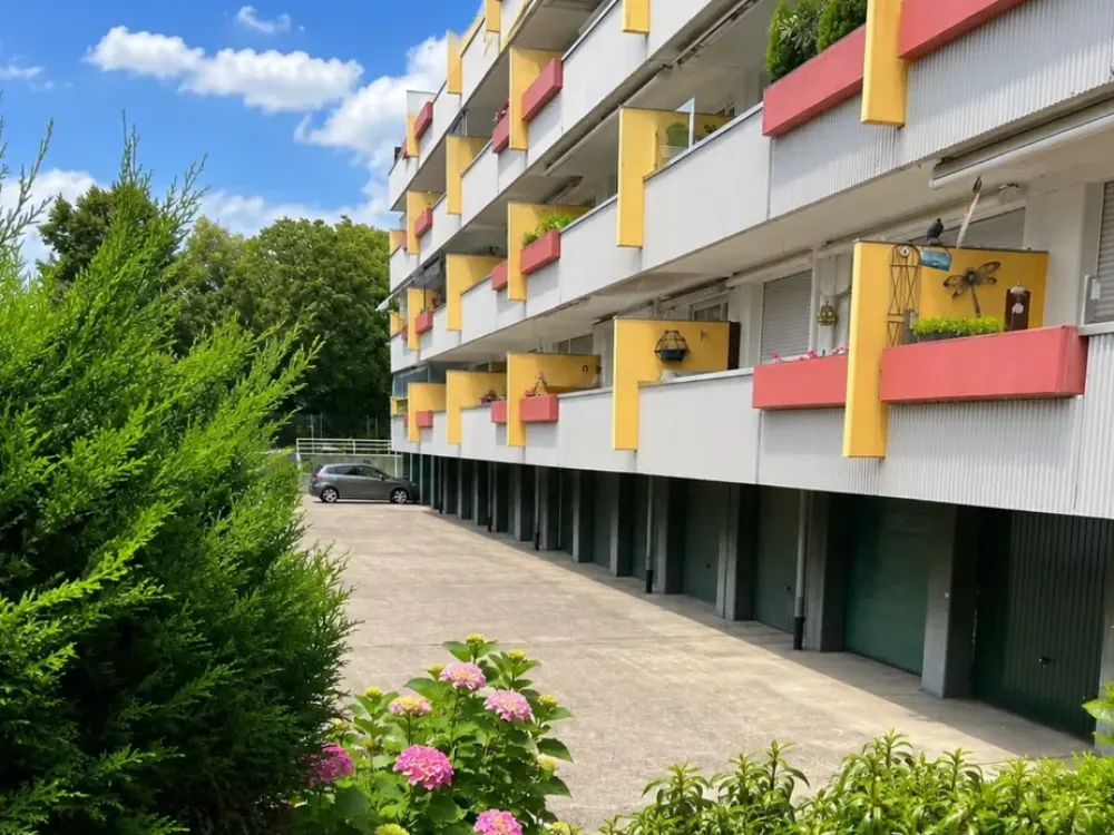 Renovierte 3-Zimmer-Wohnung in Leverkusen mit Balkon und Einzelgarage