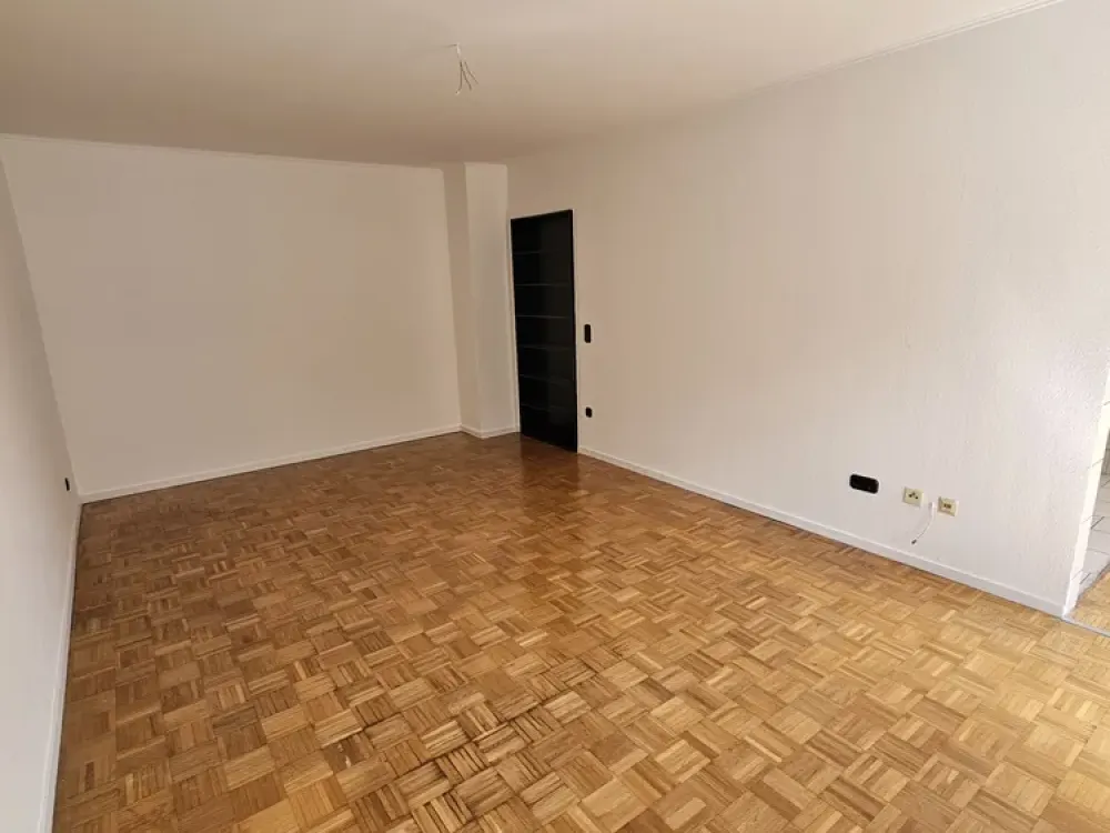 Gepflegte 3,5-Zimmer-Wohnung mit neuem Bad, Balkon und Stellplatz in Ratingen West, ab sofort