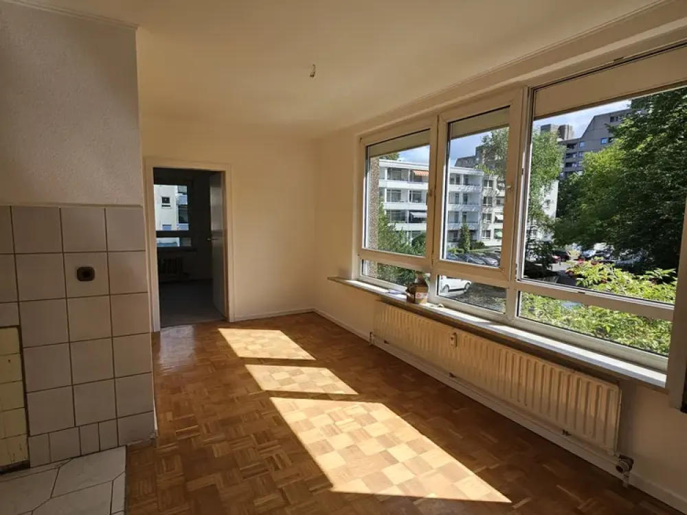 Gepflegte 3,5-Zimmer-Wohnung mit neuem Bad, Balkon und Stellplatz in Ratingen West, ab sofort