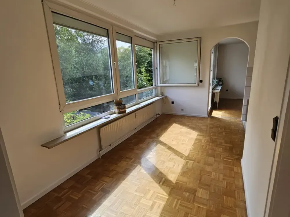 Gepflegte 3,5-Zimmer-Wohnung mit neuem Bad, Balkon und Stellplatz in Ratingen West, ab sofort