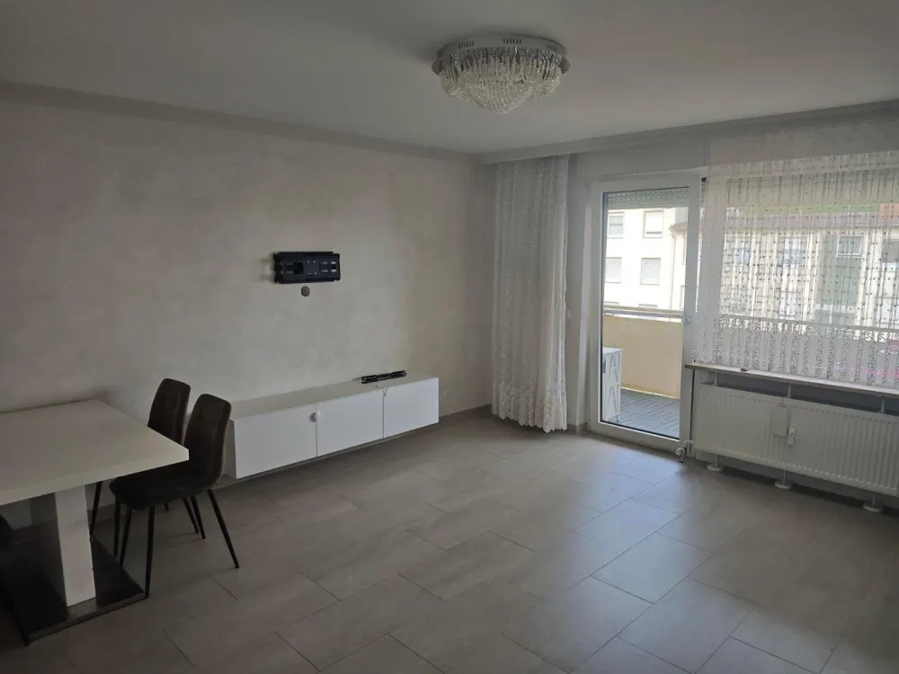 Provisionsfreie Teilmöblierte - helle und moderne 3 Zimmer Wohnung mit großem Balkon in ruhiger Lage von Bad Vilbel