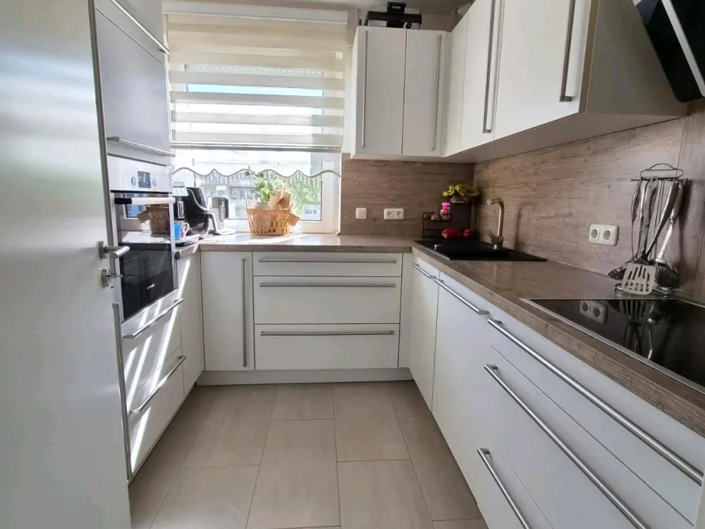 Provisionsfreie Teilmöblierte - helle und moderne 3 Zimmer Wohnung mit großem Balkon in ruhiger Lage von Bad Vilbel