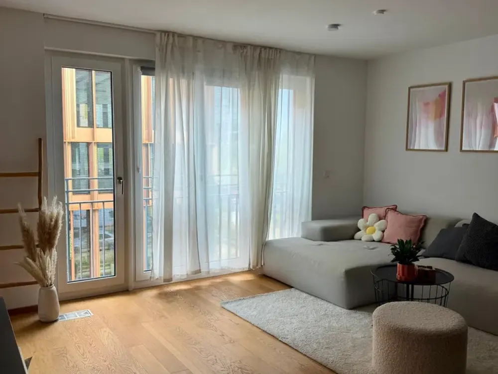 High-quality 2-room apartment in Bogenhausen | fitted kitchen, underground parking space & loggia