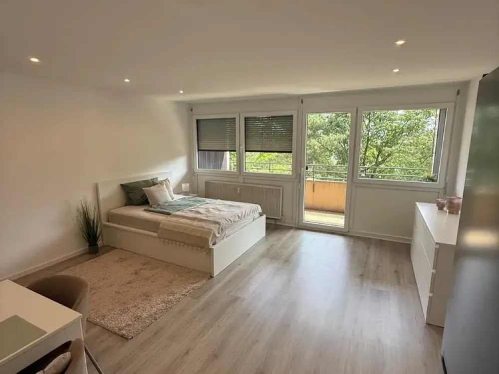 Neue, komplett möblierte, exklusive 1-Zimmer-Wohnung mit EBK und Balkon in Linkenheim-Hochstetten