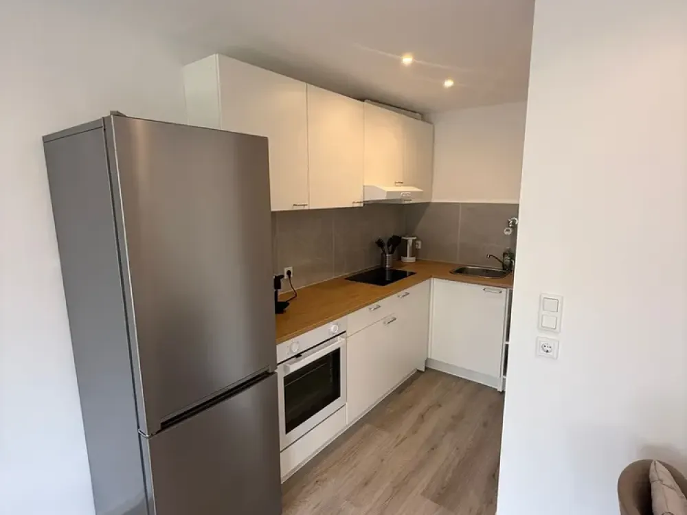 Neue, komplett möblierte, exklusive 1-Zimmer-Wohnung mit EBK und Balkon in Linkenheim-Hochstetten