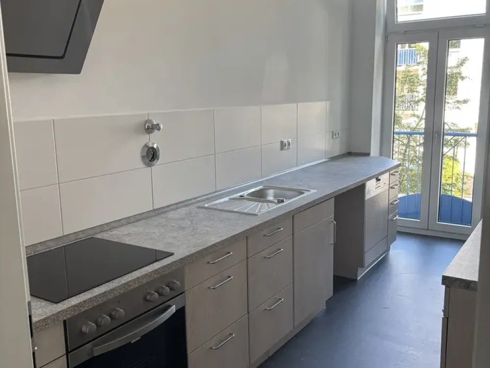4-Zimmer-Wohnung mit EBK, vermietbar sofort