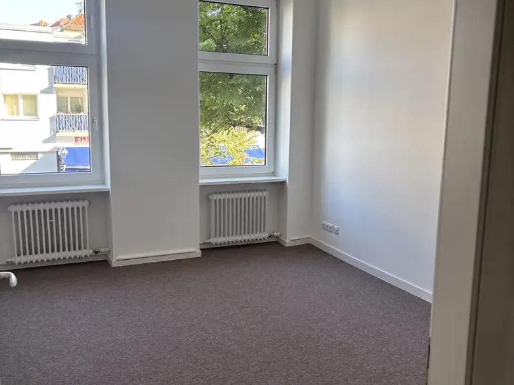 4-Zimmer-Wohnung mit EBK, vermietbar sofort
