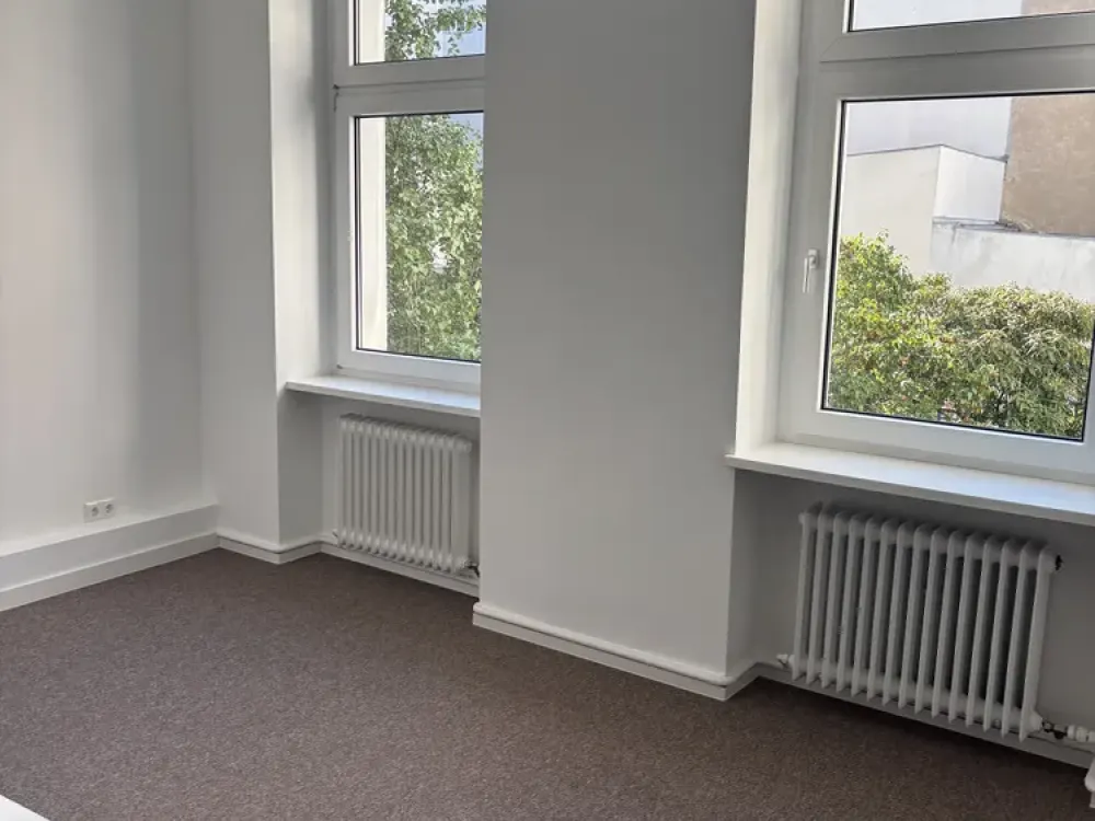 4-Zimmer-Wohnung mit EBK, vermietbar sofort