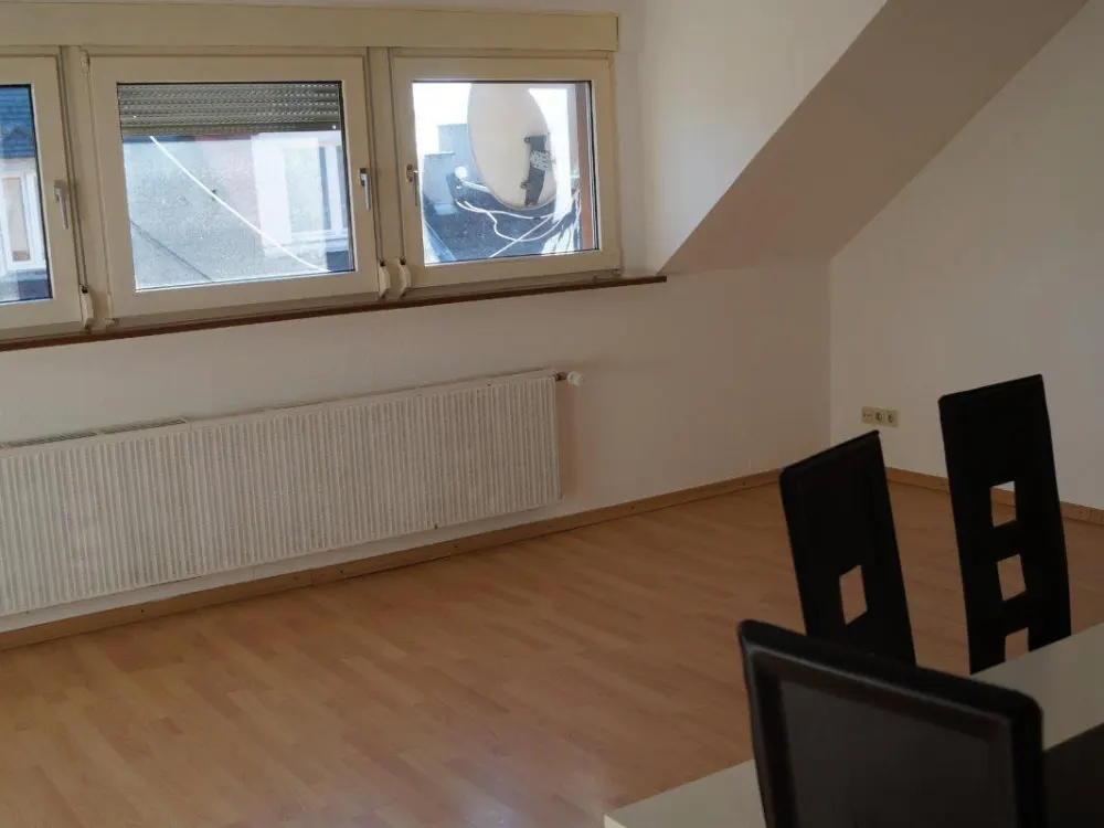 Wohnung ( 3-Zimmer + Mansarde)