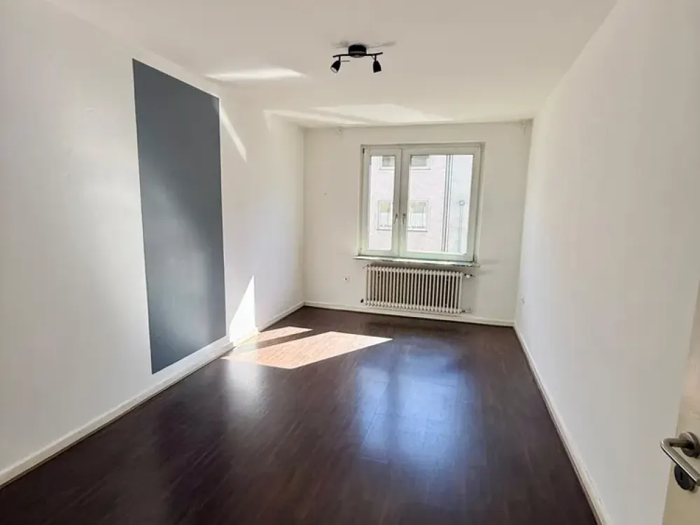 Großzügige 3 Zimmer Wohnung | Balkon & modernes Bad | Sehr zentral