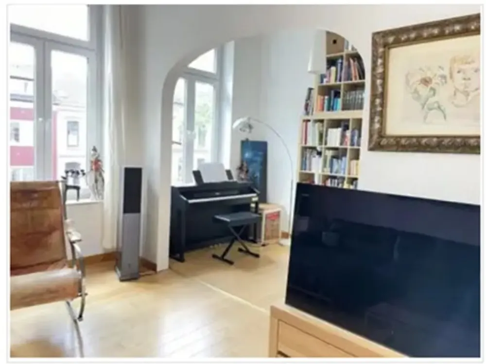 Spacious 6-Room Apartment (unfurnished) with 33m² Terrace in Fesenfeld, Bremen