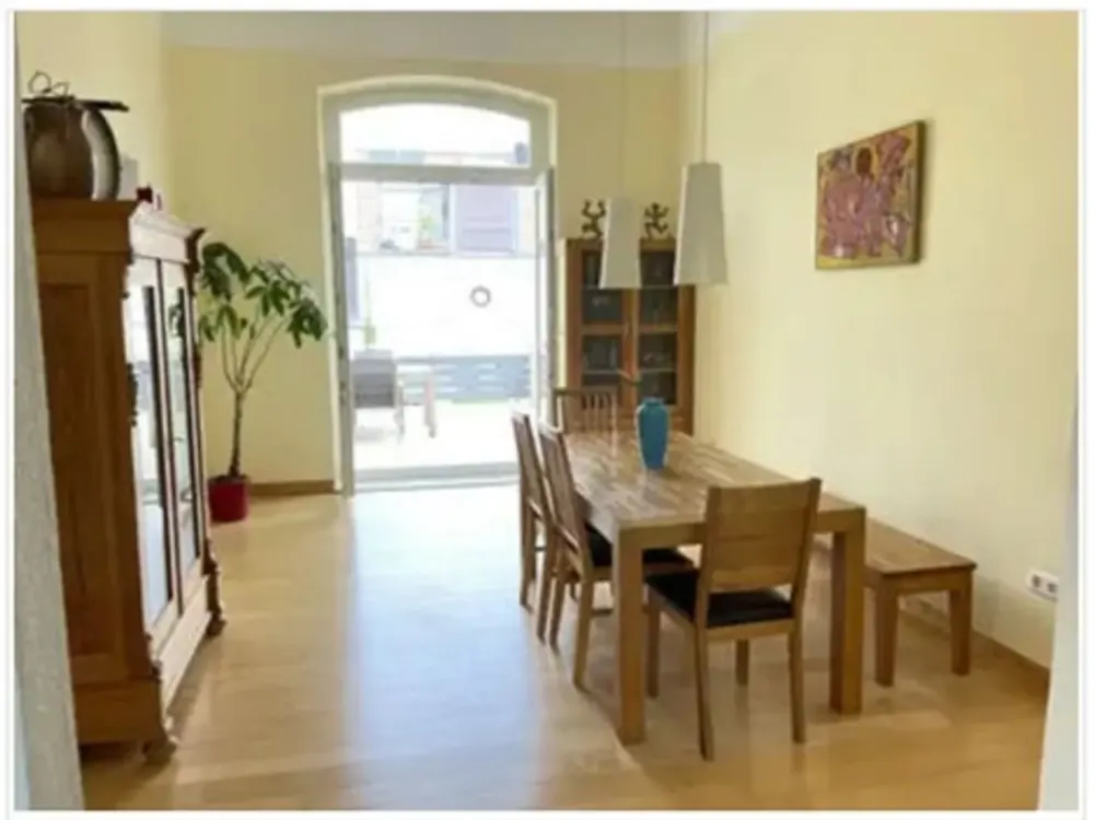 Spacious 6-Room Apartment (unfurnished) with 33m² Terrace in Fesenfeld, Bremen