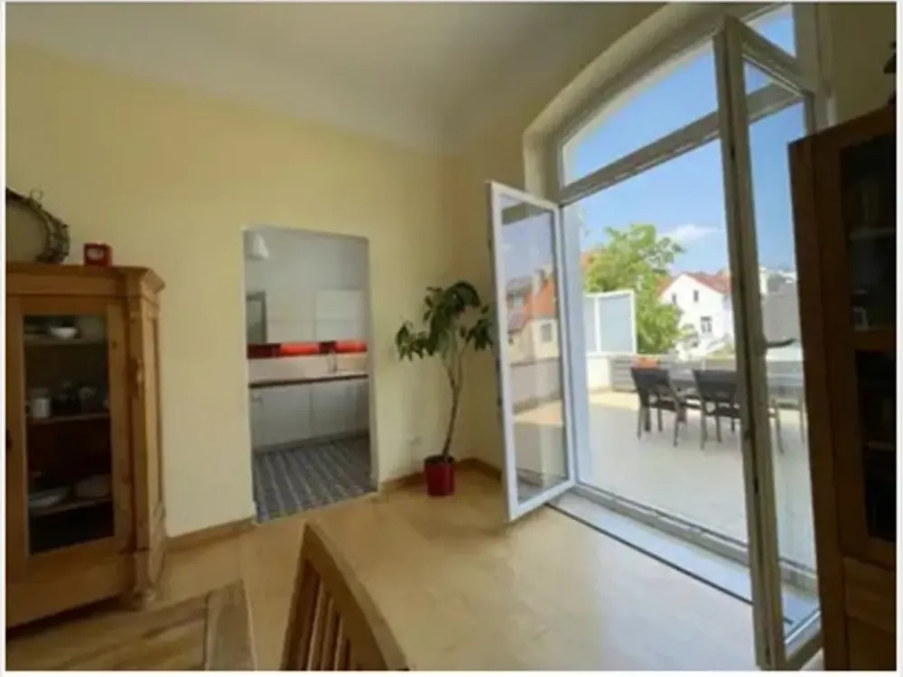 Spacious 6-Room Apartment (unfurnished) with 33m² Terrace in Fesenfeld, Bremen