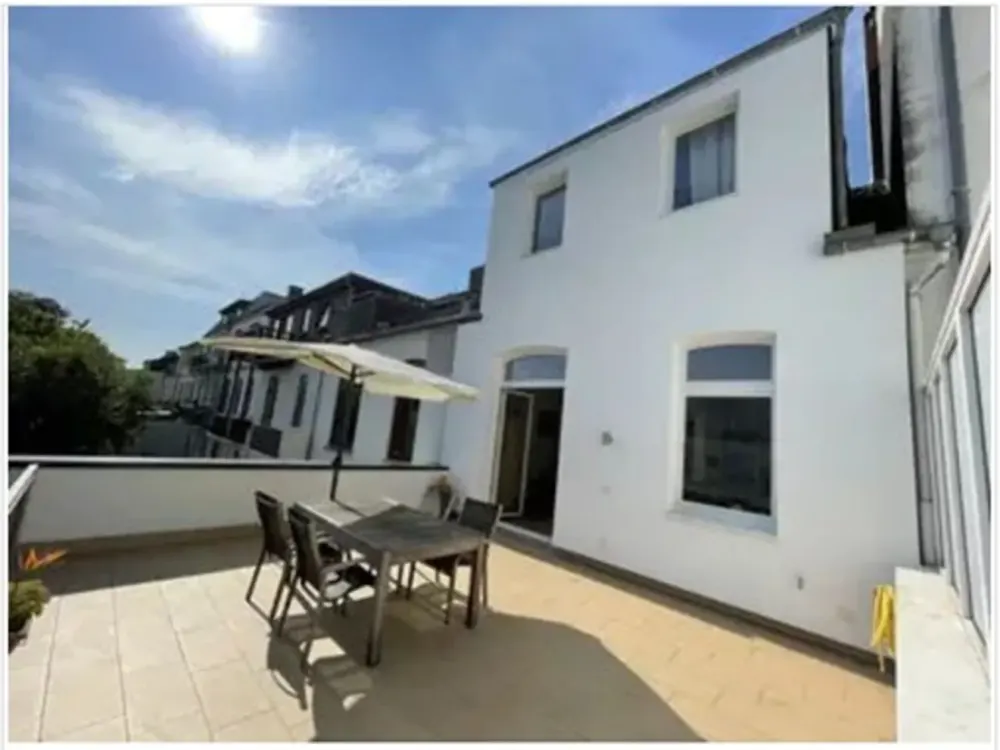 Spacious 6-Room Apartment (unfurnished) with 33m² Terrace in Fesenfeld, Bremen