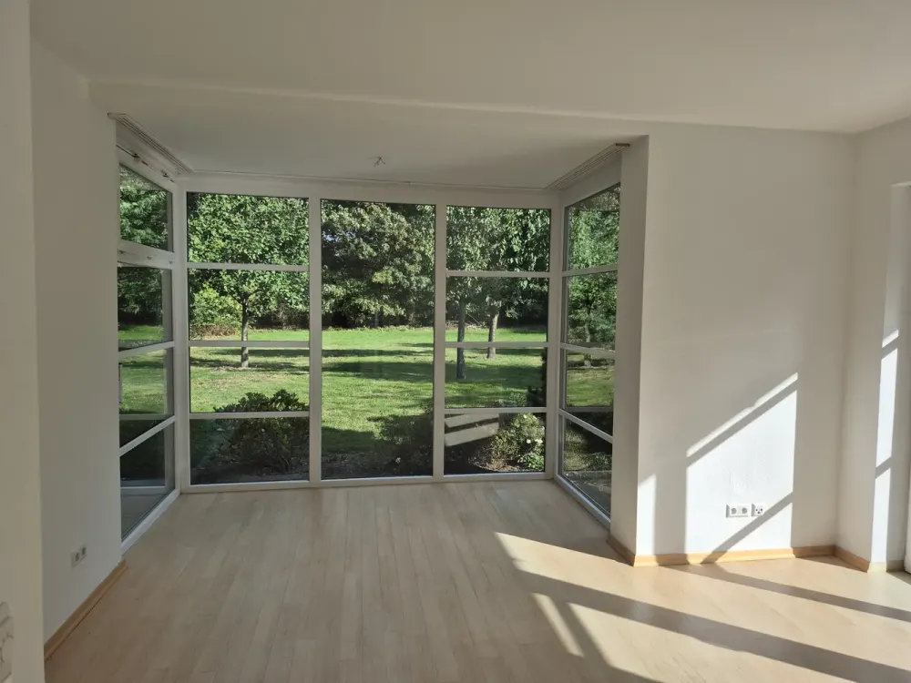 Barrierefreie ruhige im Grünen gelegene 2-Zimmer-Whg. (KfW40) mit Ost- u. Südterrasse im Grünen