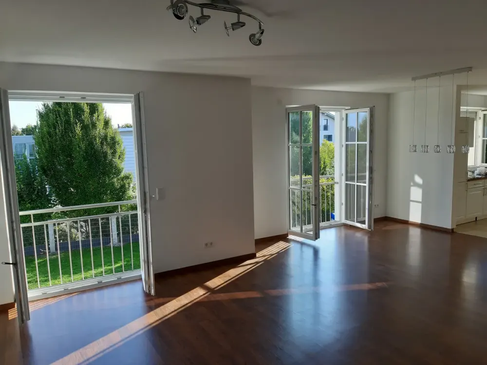 Bright 2-Room Apartment including Fitted Kitchen in Markt Schwaben, Commission-Free!