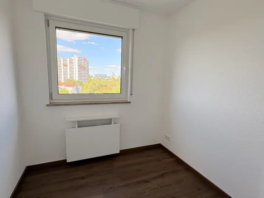 Erstbezug nach Modernisierung: Stilvolle 3-Zimmer-Wohnung mit Traumblick & Garage im ikonischen Haus