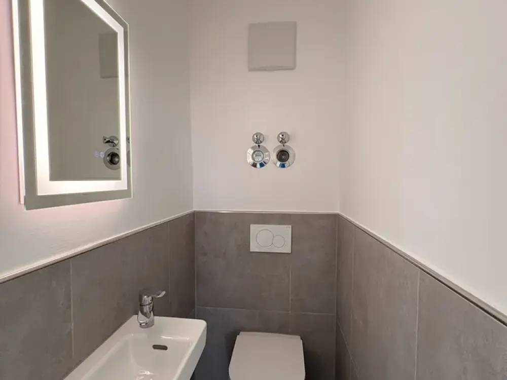 Erstbezug nach Modernisierung: Stilvolle 3-Zimmer-Wohnung mit Traumblick & Garage im ikonischen Haus