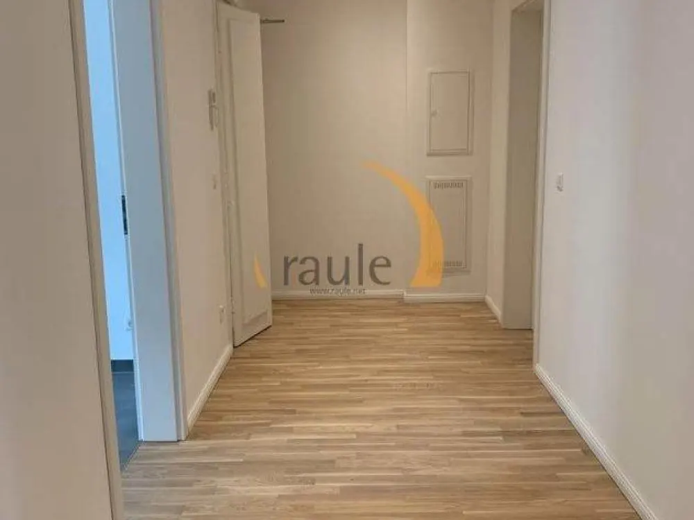 2-Zimmer-teilmöbilerte Wohnung im sanierten Altbau, ruhige Lage mit Aufzug & Balkon