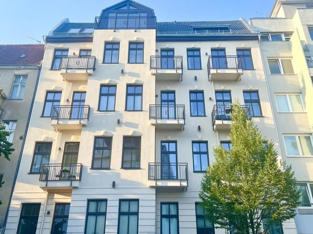 3 Zimmer-Wohnung in stilvollem Altbau | 2 Balkone | Weitblick | EBK | Aufzug | Keller | kernsaniert