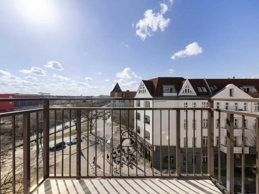 3 Zimmer-Wohnung in stilvollem Altbau | 2 Balkone | Weitblick | EBK | Aufzug | Keller | kernsaniert