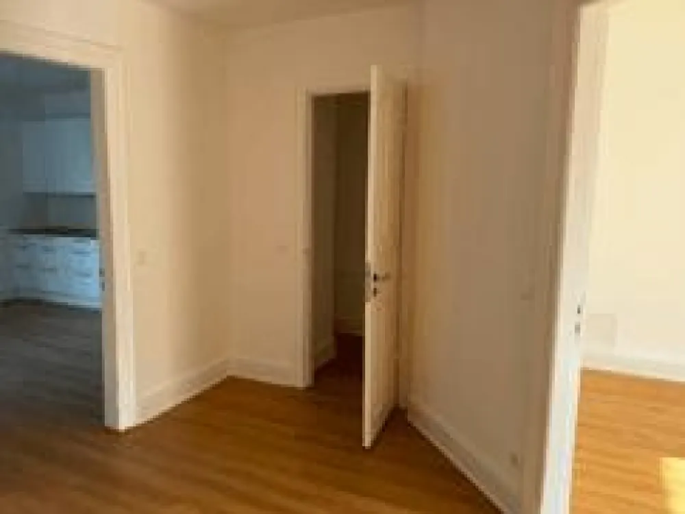 Moderne 5 Zimmer-Wohnung mit Balkon in Hamburg-Eilbek!