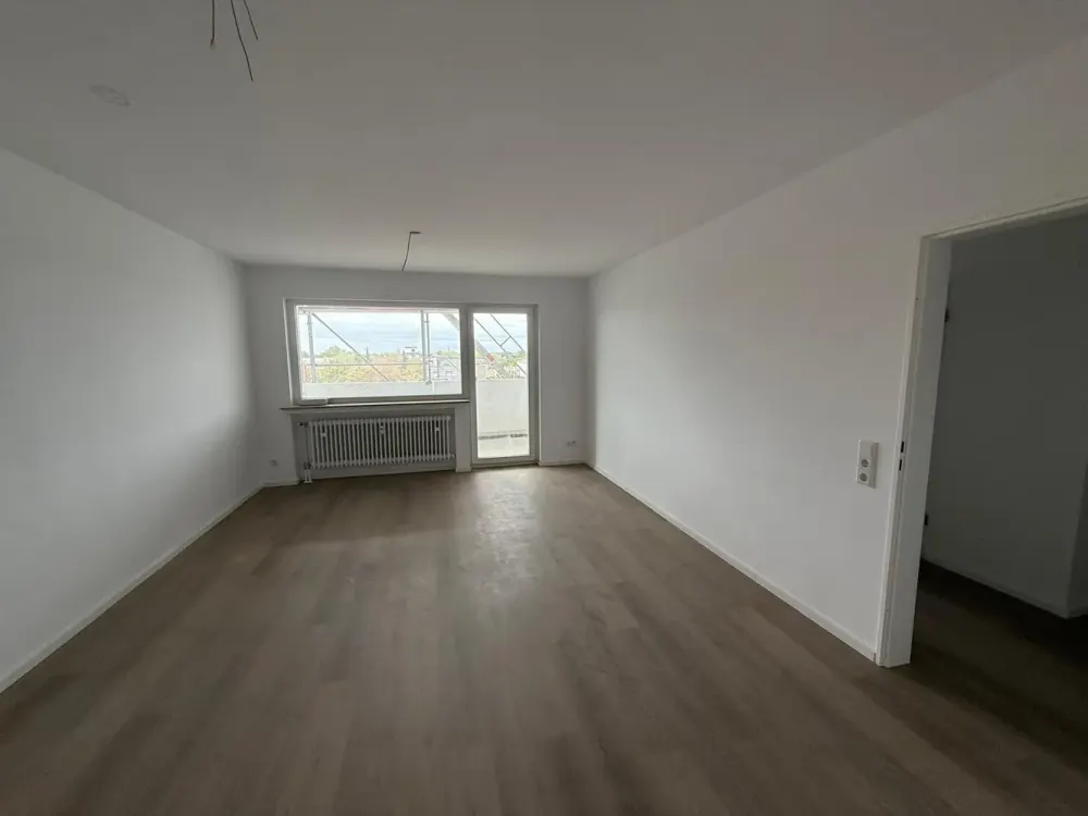 Lebendiges Wohnen in Köln mit Blick auf Dom: 2-Zimmer-Wohnung mit Balkon