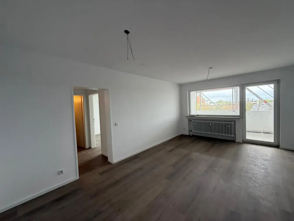 Lebendiges Wohnen in Köln mit Blick auf Dom: 2-Zimmer-Wohnung mit Balkon