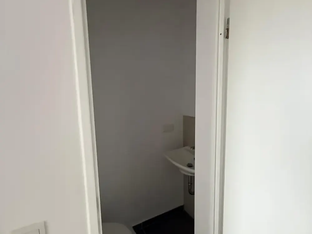 Lebendiges Wohnen in Köln mit Blick auf Dom: 2-Zimmer-Wohnung mit Balkon