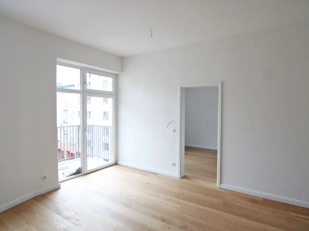 Elegante Komfortwohnung im hellen 4.OG mit Aufzug, EBK und Balkon in Berlin-Moabit!