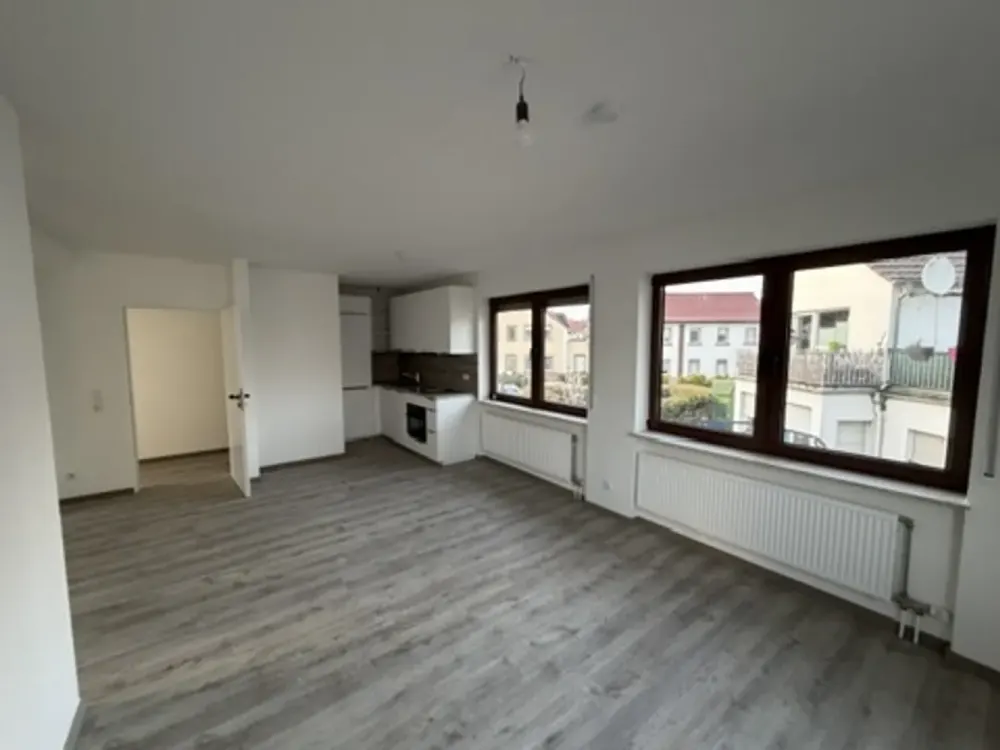 2 sanierte Wohnungen mit Einbauküche und einem großem Balkon