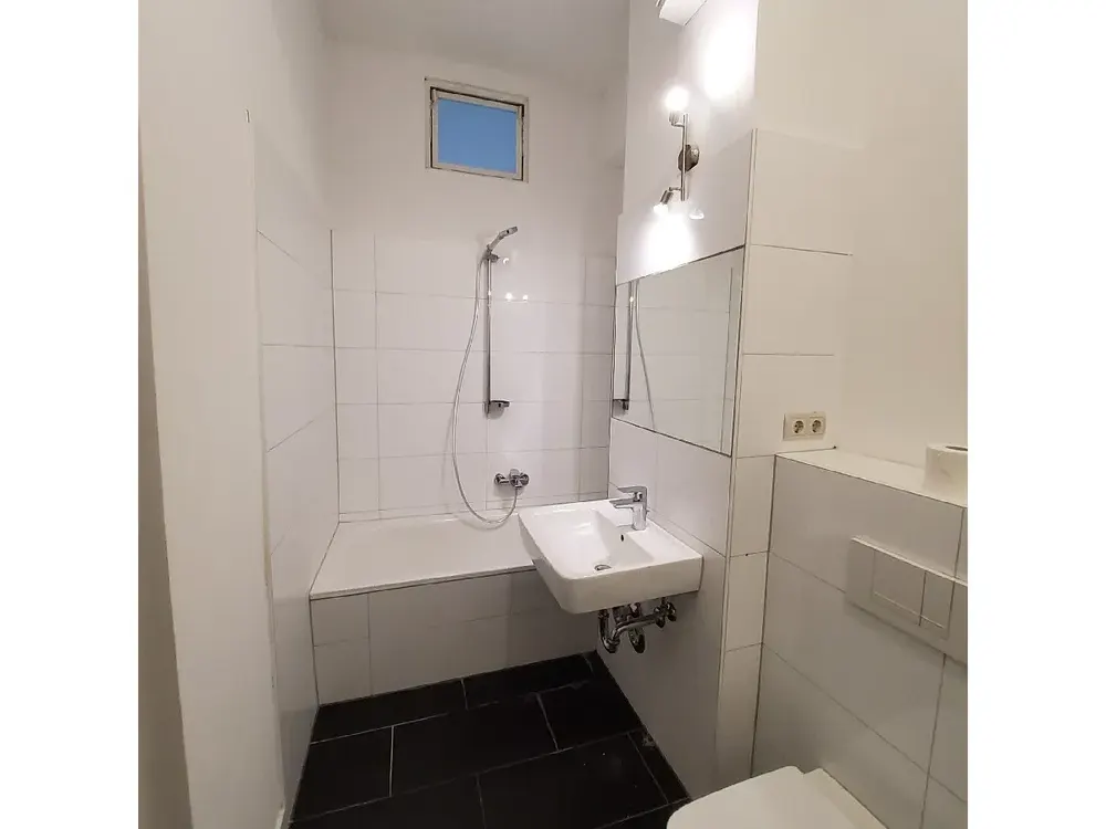 schöne 3-Zimmer-Altbauwohnung mit Balkon und EBK in Dresden